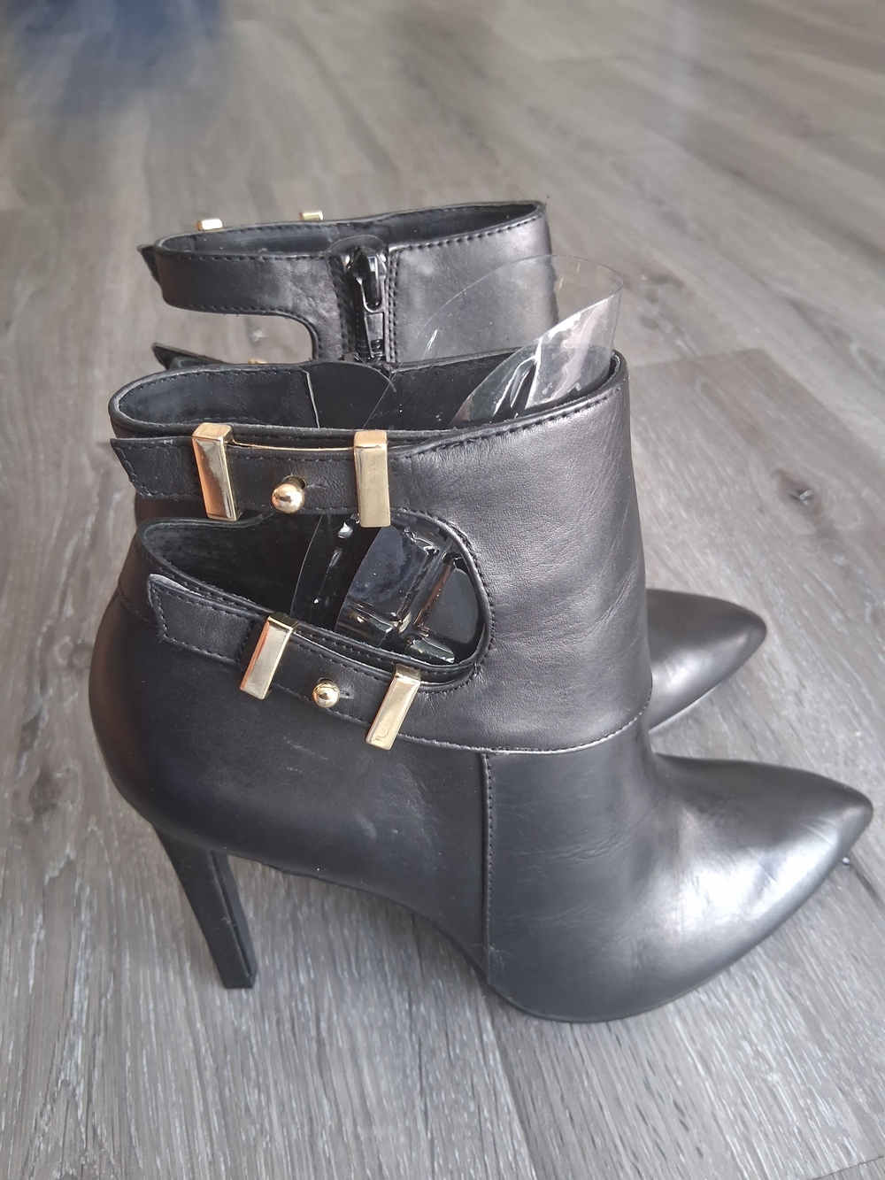 0Guess Thora Black Leather Stiletto Pointed Ankle Booties Size 8.5 Polished Chic